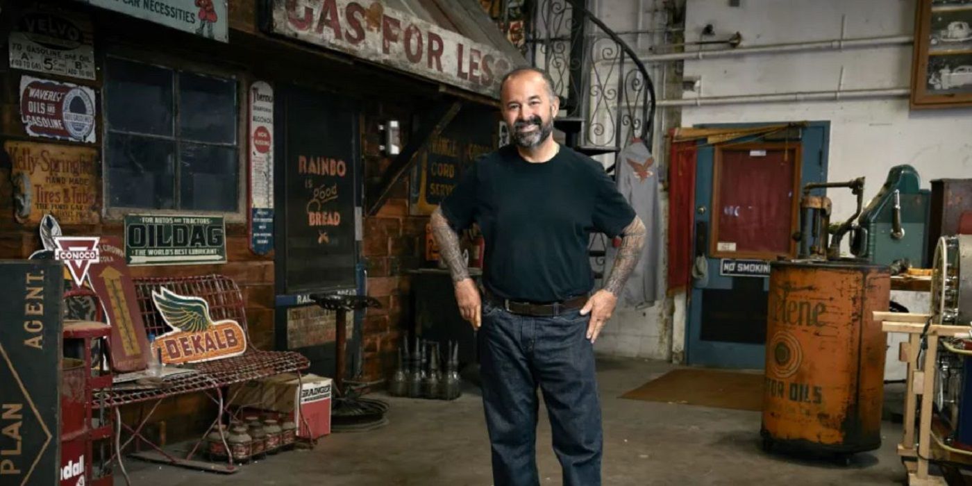 'American Pickers' star Frank Fritz in an antique shop