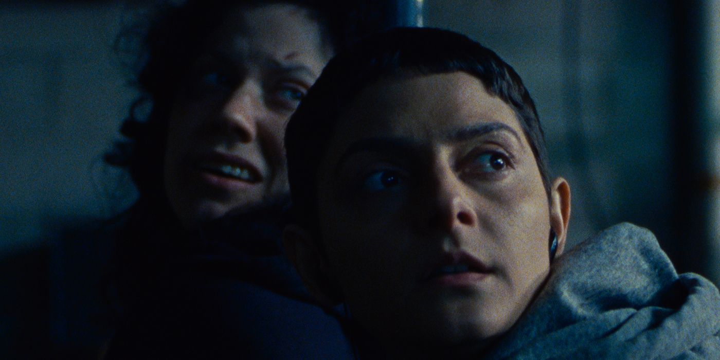 Ariella Mastroianni and Renee Gagner in Gazer
