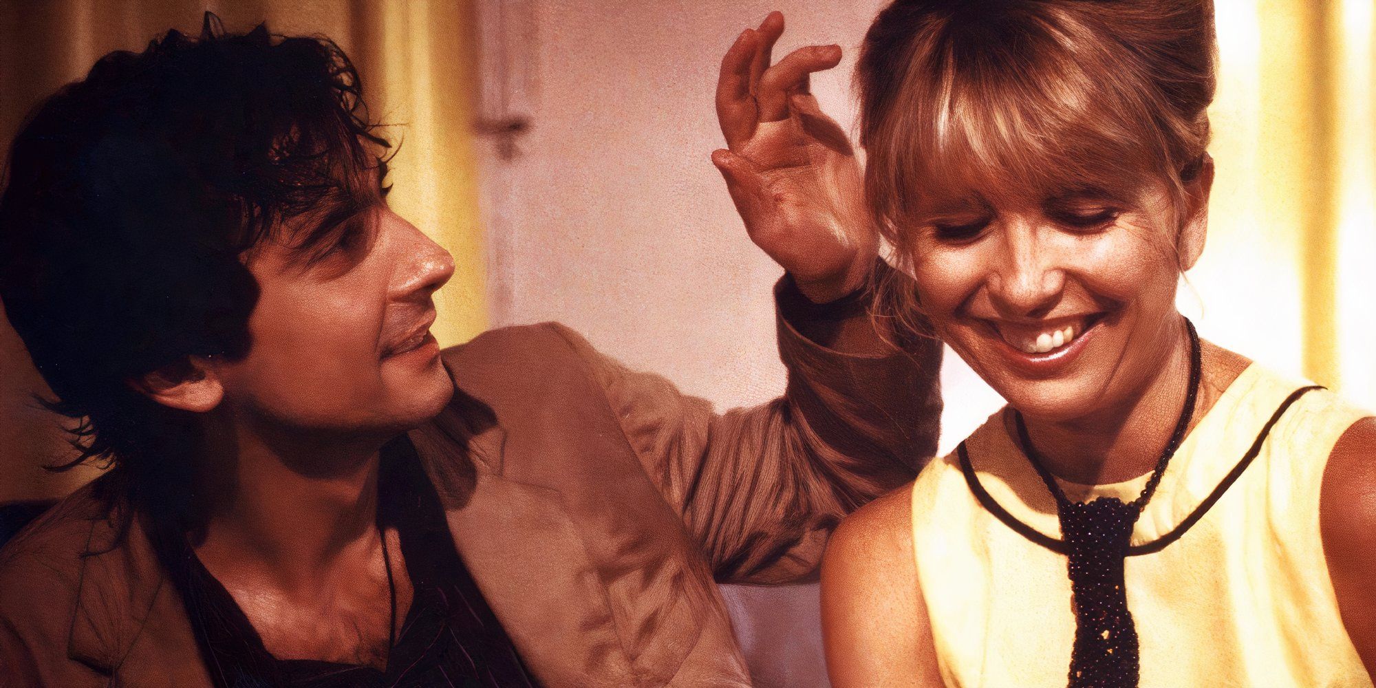 Griffin Dunne as Paul touching the hair of Teri Garr as Julie as she smiles in After Hours