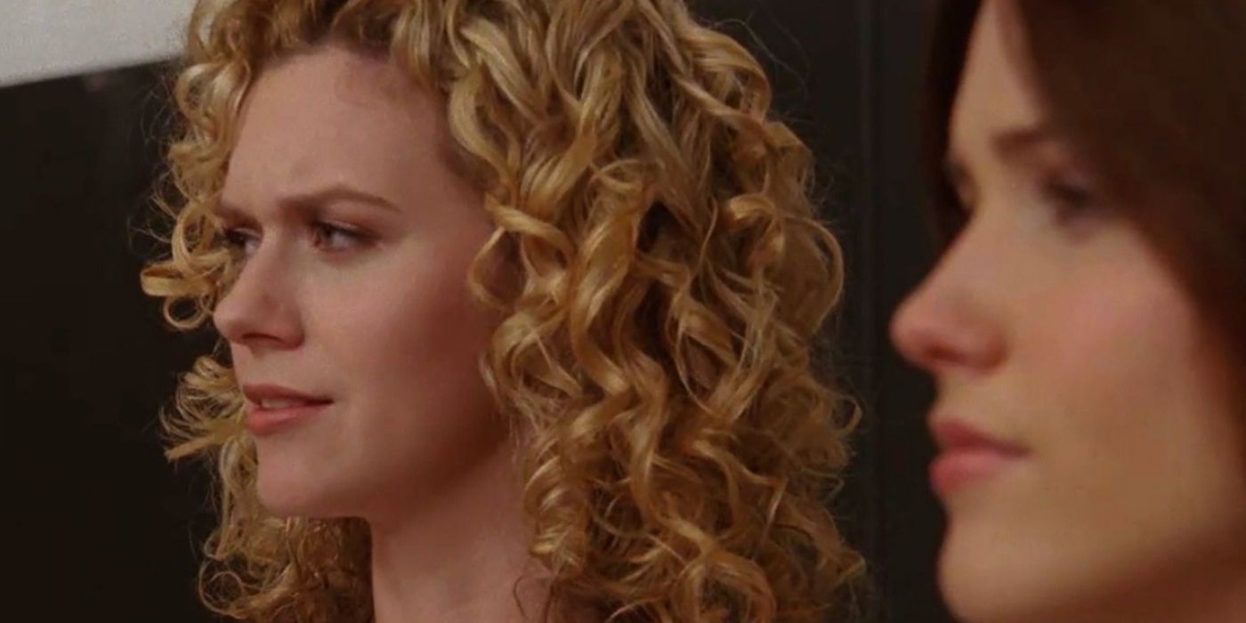 Hilarie Burton with an angry expression standing next to Sophia Bush in &lsquo;One Tree Hill&rsquo;.