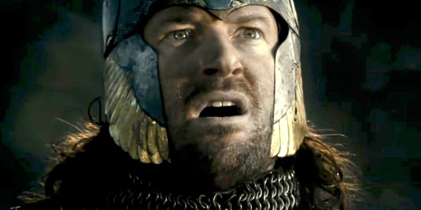 Isildur (Harry Sinclair) con casco en El Señor de los Anillos: La Comunidad del Anillo