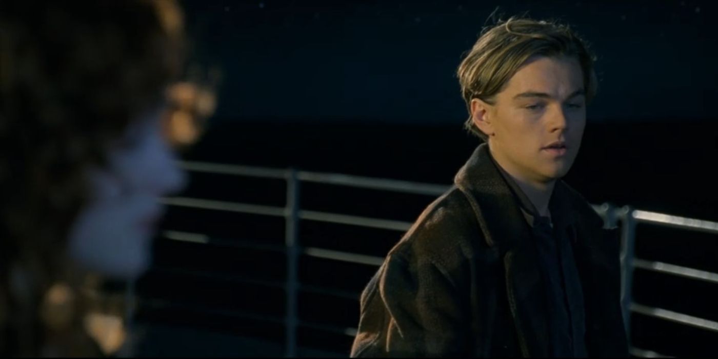 Jack (Leonardo DiCaprio) salva a Rose (Kate Winslet) de saltar del Titanic.