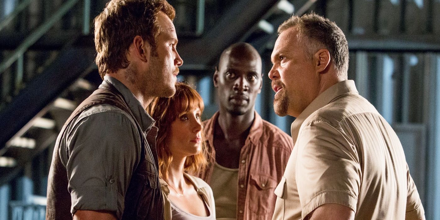Chris Pratt&rsquo;s Owen arguing with Vincent D&rsquo;Onofrio&rsquo;s Vic in Jurassic World.