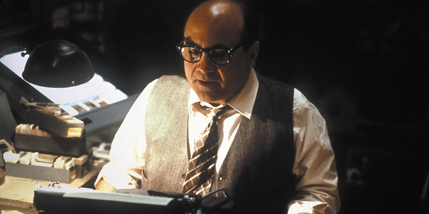 Danny DeVito as Sid Hudgens in LA Confidential
