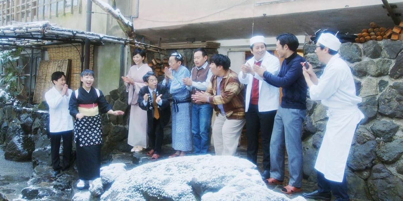 Manami Honjô (Kimi), Yoshimasa Kondô (Obata) and a cross section of the Fujiya Inn’s staff and guests in River