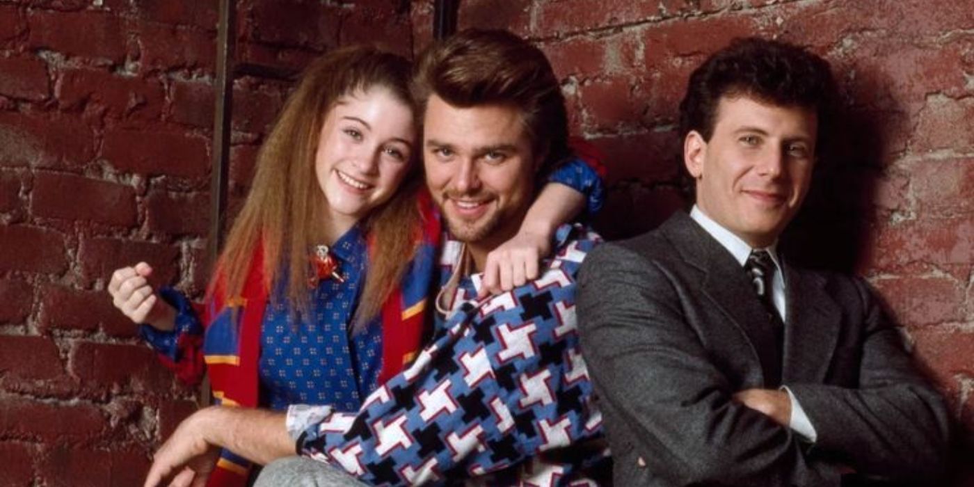 The cast of My Two Dads pose for a promotional photo against a brick wall.