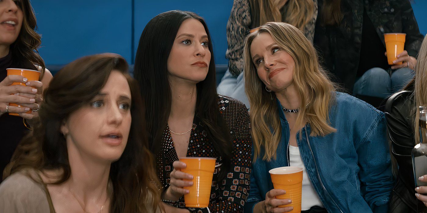 Joanne (Kristen Bell) gets friendly Esther (Jackie Tohn) in 'Nobody Wants This'.