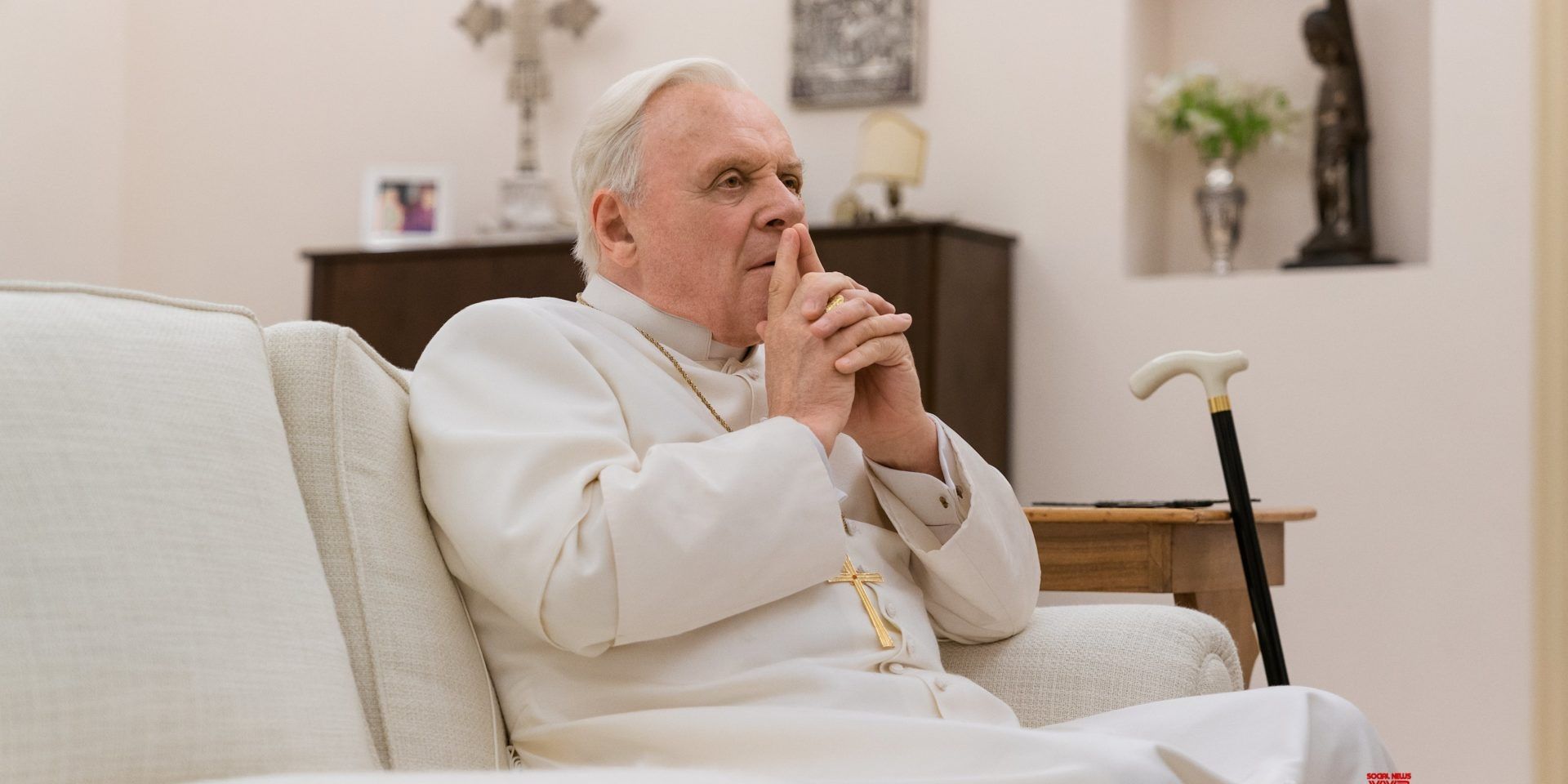 Pope Benedict (Anthony Hopkins) sitting in 'The Two Popes'