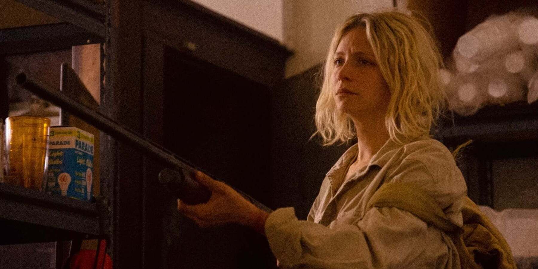 Annabelle Dexter-Jones as Harper holding a rifle in 'Ravage' (2019)