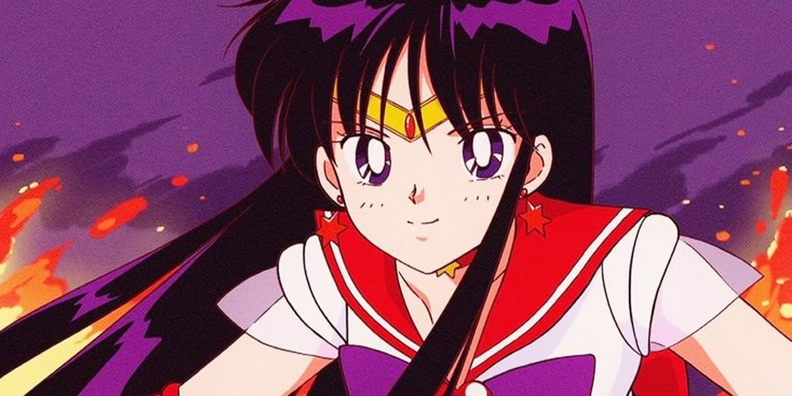 Sailor Mars sonriendo a la cámara en Sailor Moon