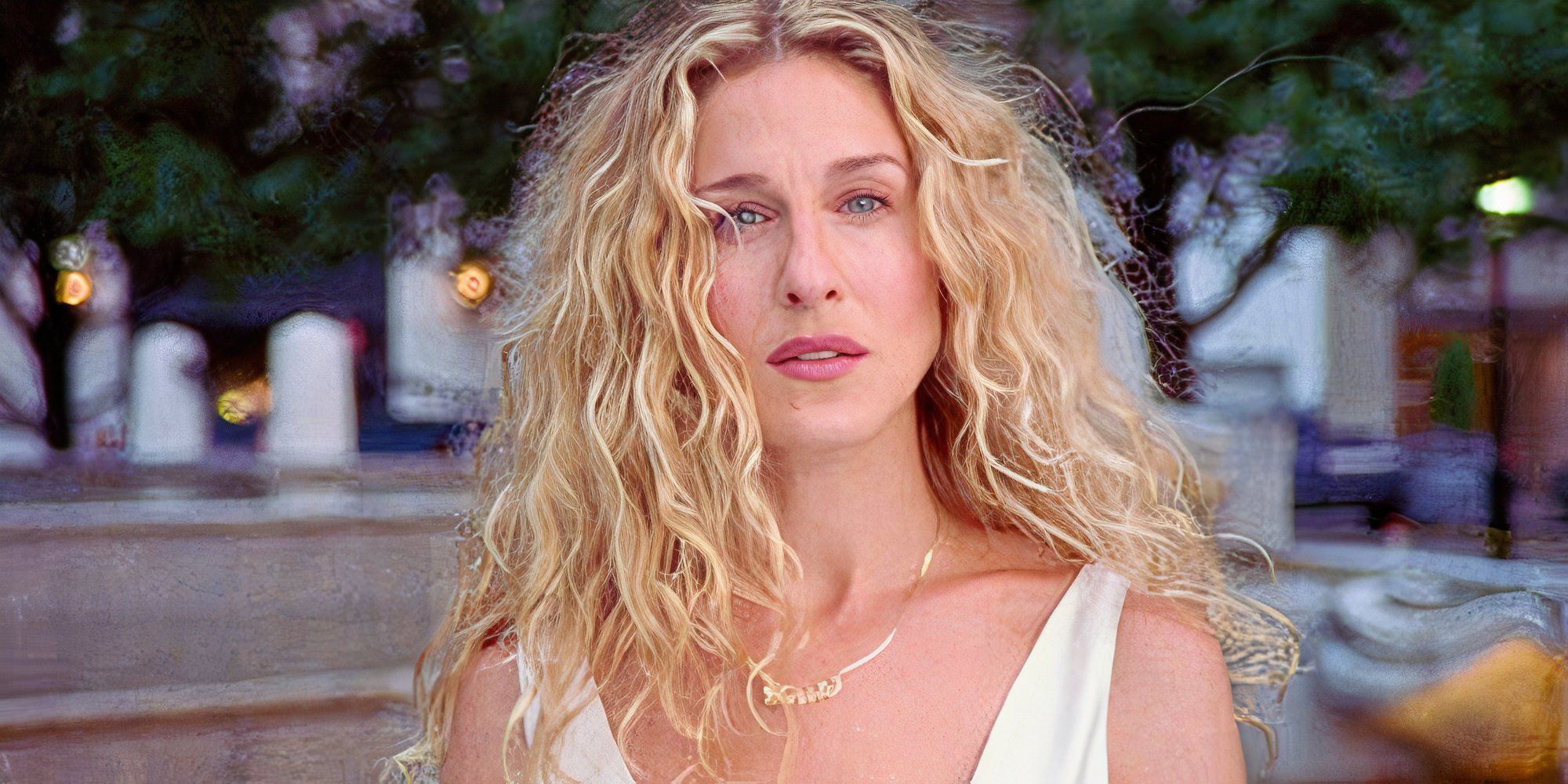 Sarah Jessica Parker as Carrie Bradshaw looking to the distance in Sex and the City.