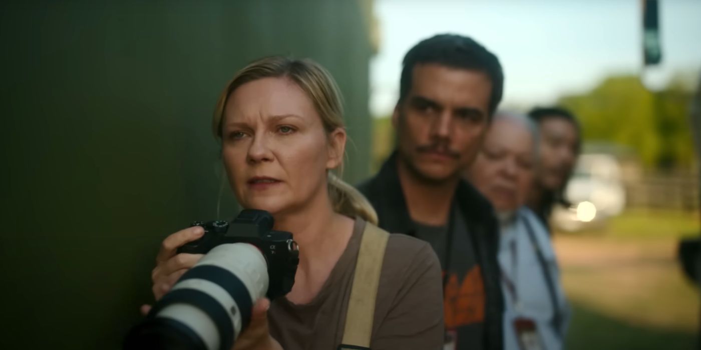 Lee (Kirsten Dunst) and Joel (Wagner Moura) are journalists in the dystopian thriller Civil War.