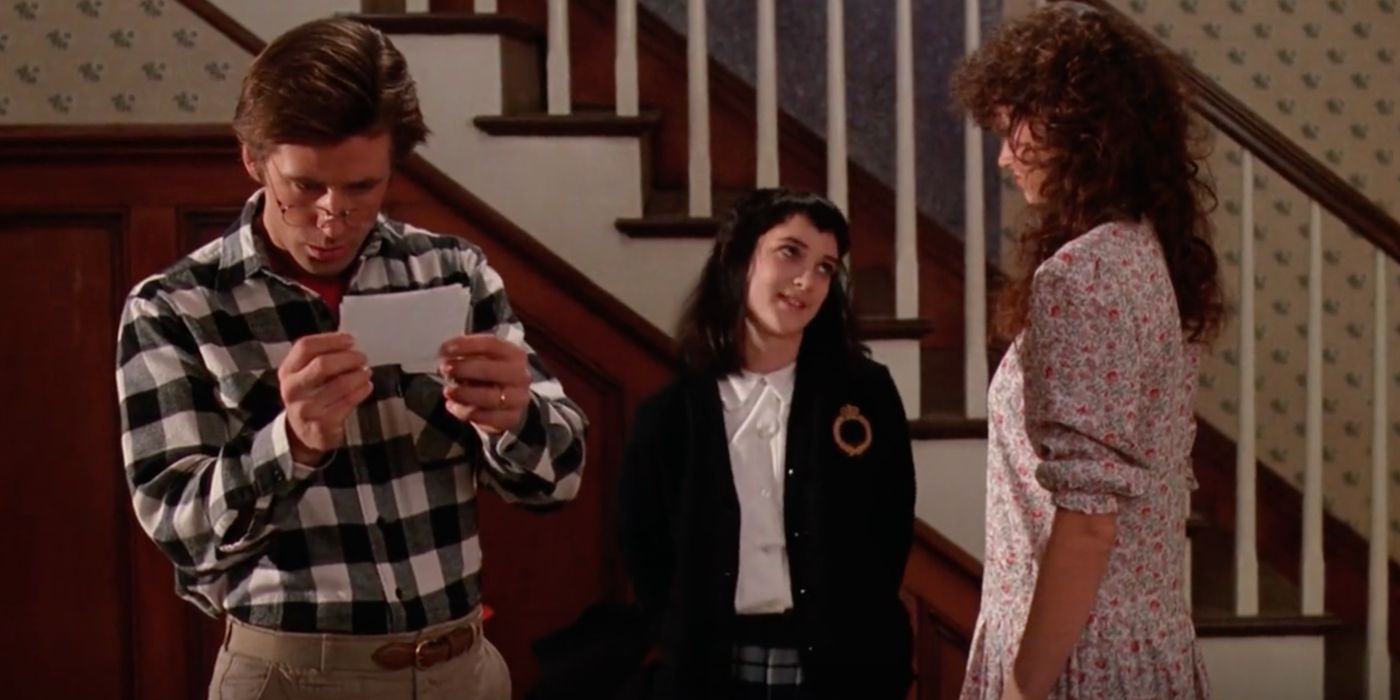 Adam (Alec Baldwin) and Barbara Maitland (Geena Davis) are ghosts who become a second pair of parents for Lydia (Winona Ryder) in Beetlejuice (1988).