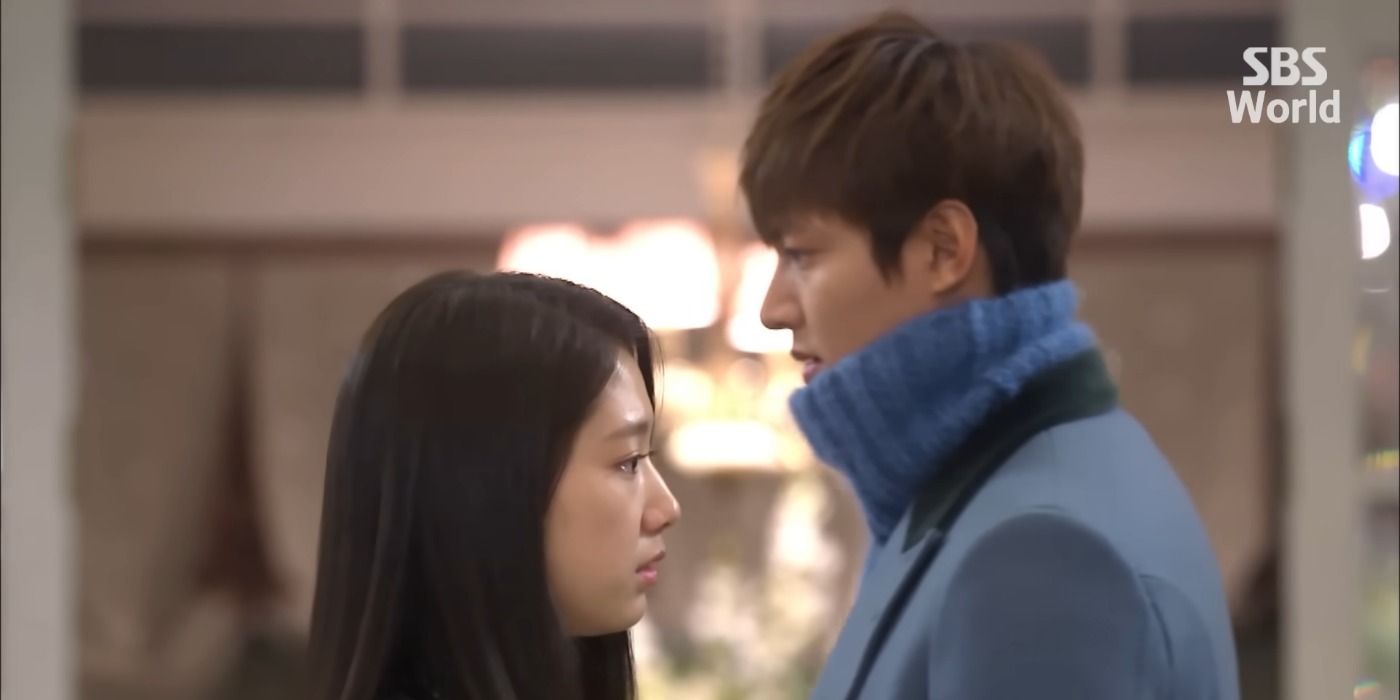 Cha Eun-Sang (Park Shin-Hye) and Kim Tan (Lee Min-Ho) looking distraught. Kim Tan holds tragically her partner's hand because he saw she was crying after she spoke with his dad, who disapproves their relationship due to different social status/class, ensuring that everything will be okay..