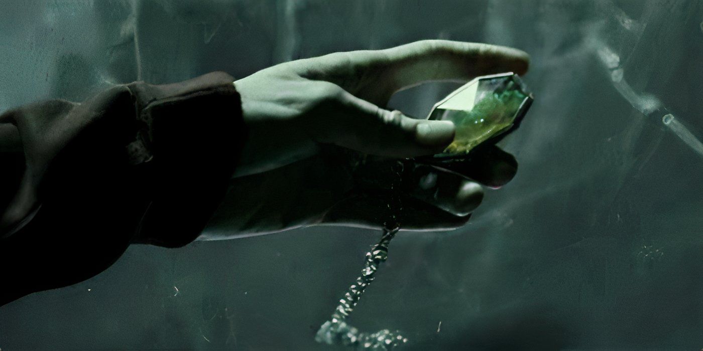 Harry lleva el relicario de Slytherin en Harry Potter y el misterio del príncipe