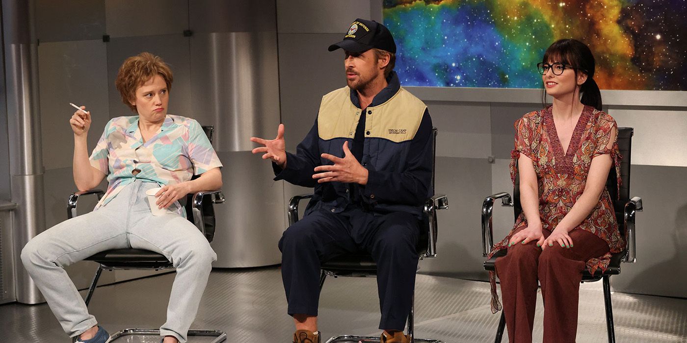 Kate McKinnon, Ryan Gosling, and Sarah Sherman sitting in three chairs in a scene from the Close Encounter sketch on SNL