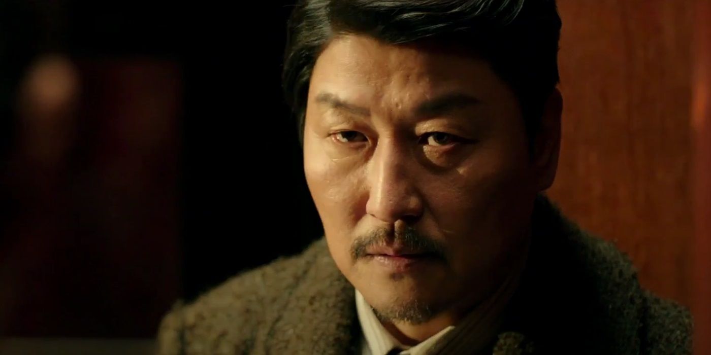 Song Kang-ho, looking at someone, as Lee Jung-chool in &lsquo;The Age of Shadows&rsquo;