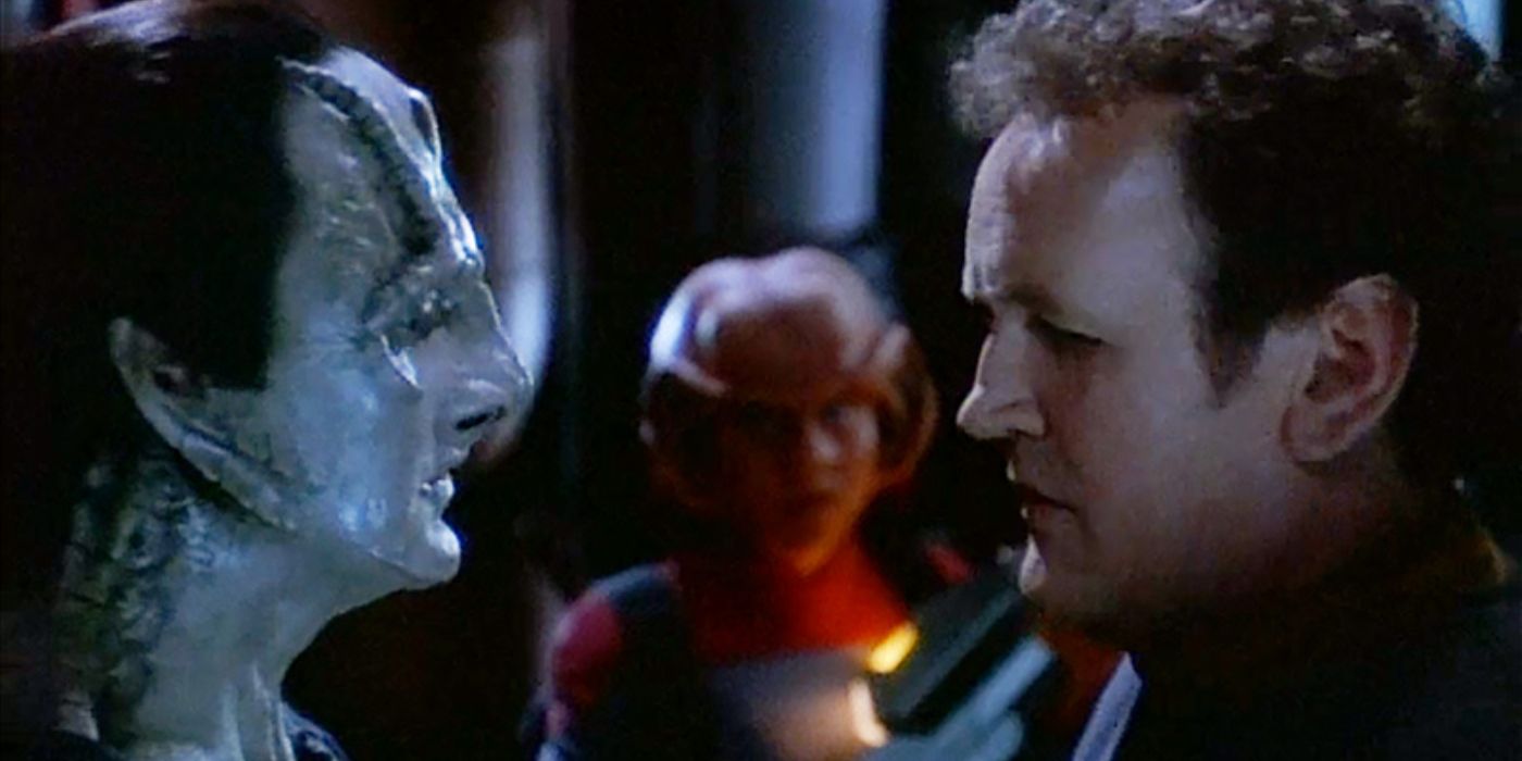 In Star Trek: Deep Space Nine, O'Brien confronts a blue-skinned alien while Ferengi stand in the background.