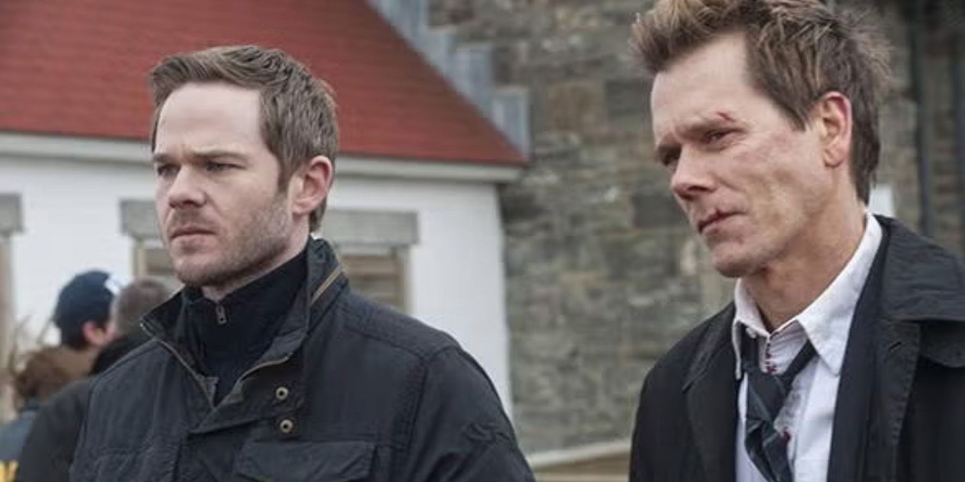 FBI agents Mike Weston (Shawn Ashmore) and Ryan Hardy (Kevin Bacon) investigate a case outside a home