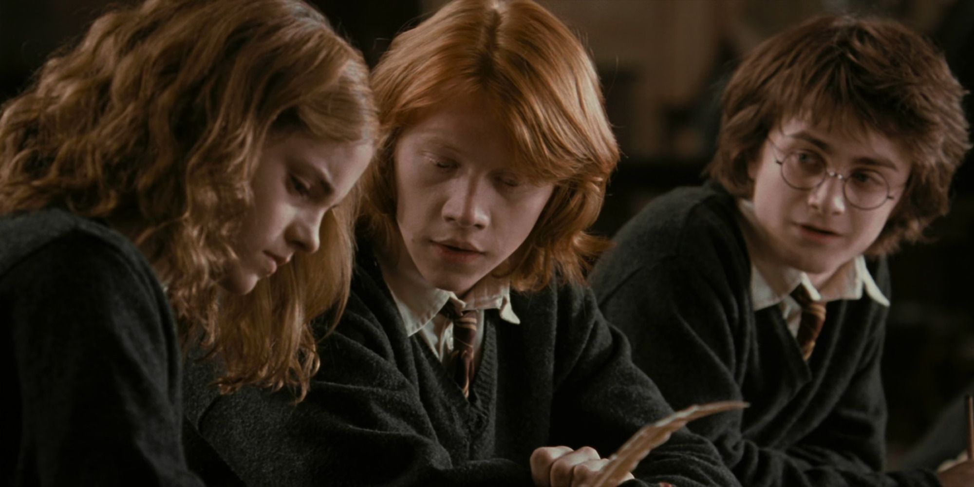 The Golden Trio talking in the library in 'Harry Potter and the Goblet of Fire'