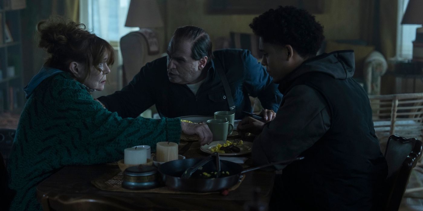 Deirdre O'Connell, Colin Farrell, and Rhenzy Feliz at the breakfast table in The Penguin Episode 6.