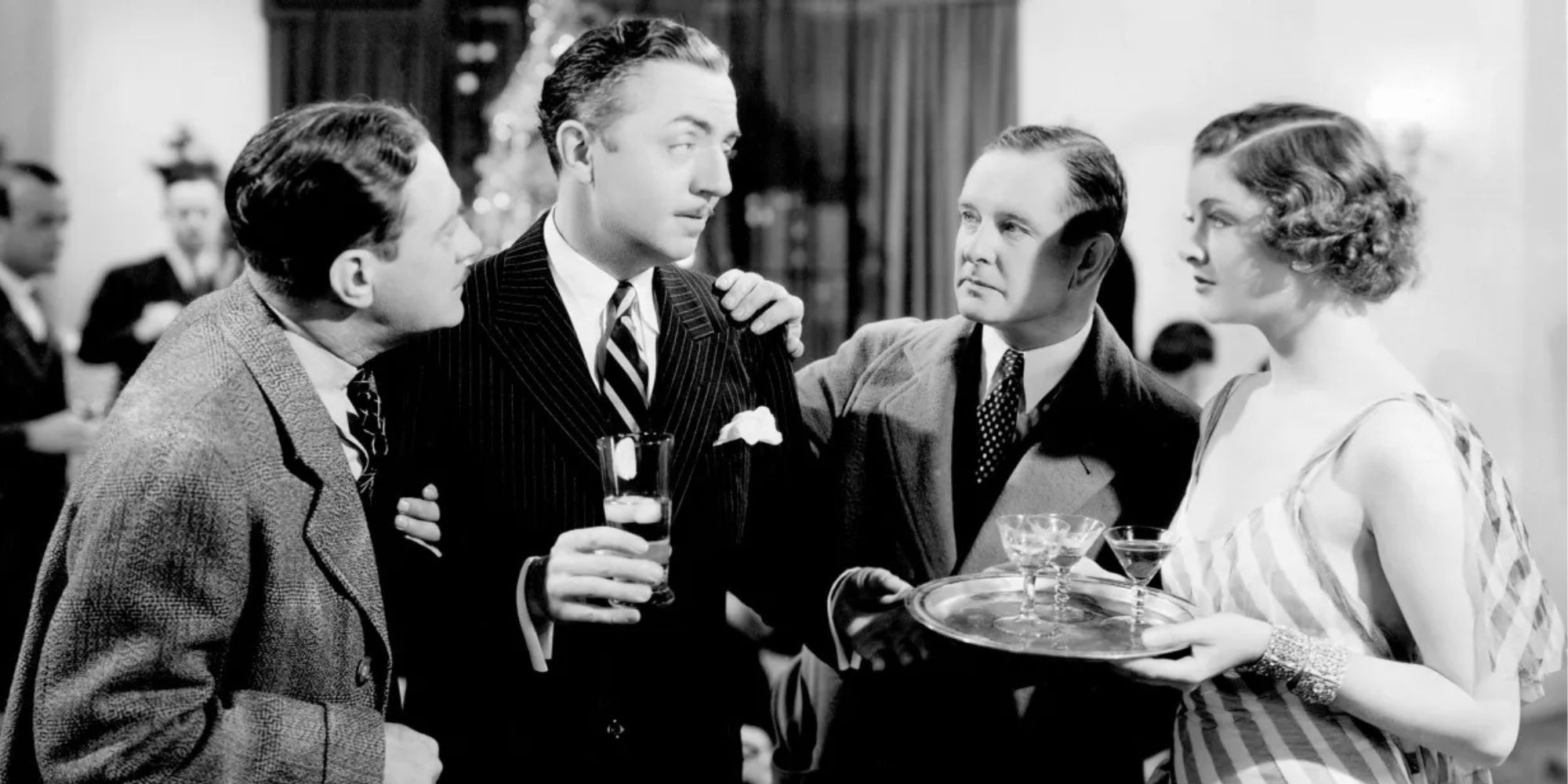 Thomas E. Jackson, William Powell, Clayton Hale y Myrna Loy juntos en The Thin Man (1934).