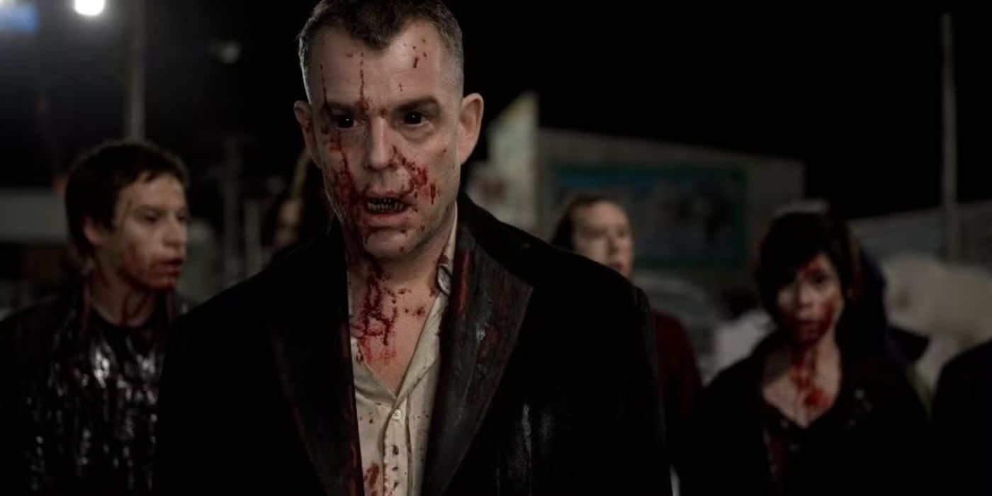 Danny Huston as a vampire has dark eyes and is splattered with blood in 30 Days of Night.