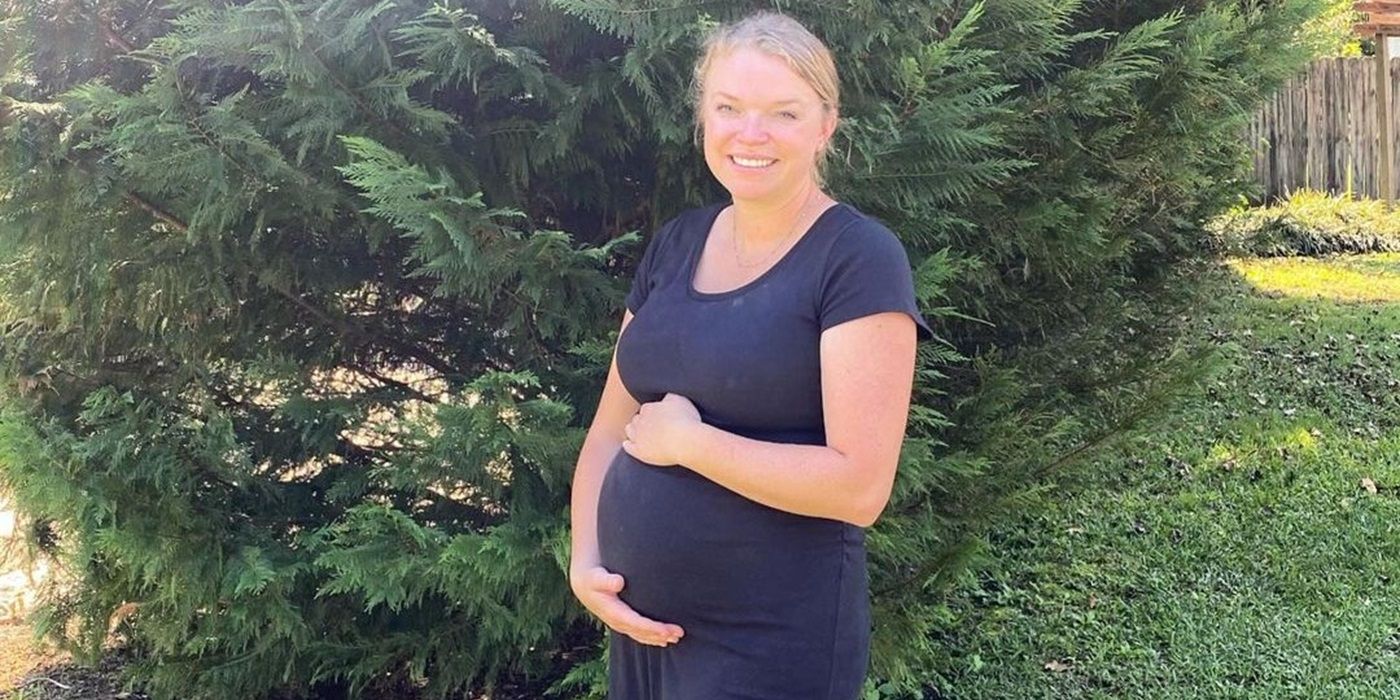 'Sister Wives' Star Madison Brush poses with her baby bump