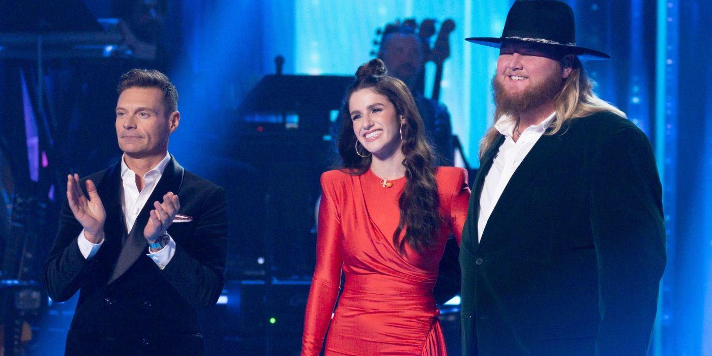 Ryan Seacrest with finalists Abi Carter and Will Moseley on 'American Idol' Season 22.