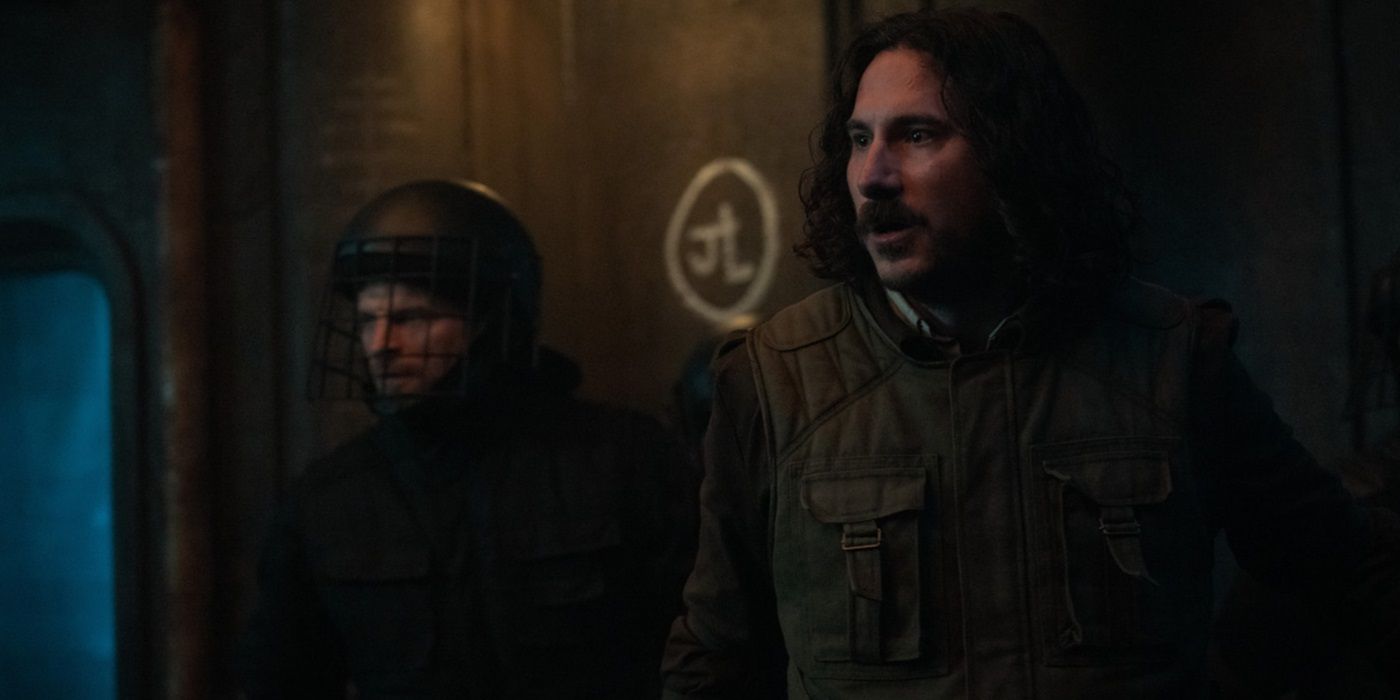 Billy Postlethwaite, staring at someone, as Hank in Silo Season 2 Episode 3