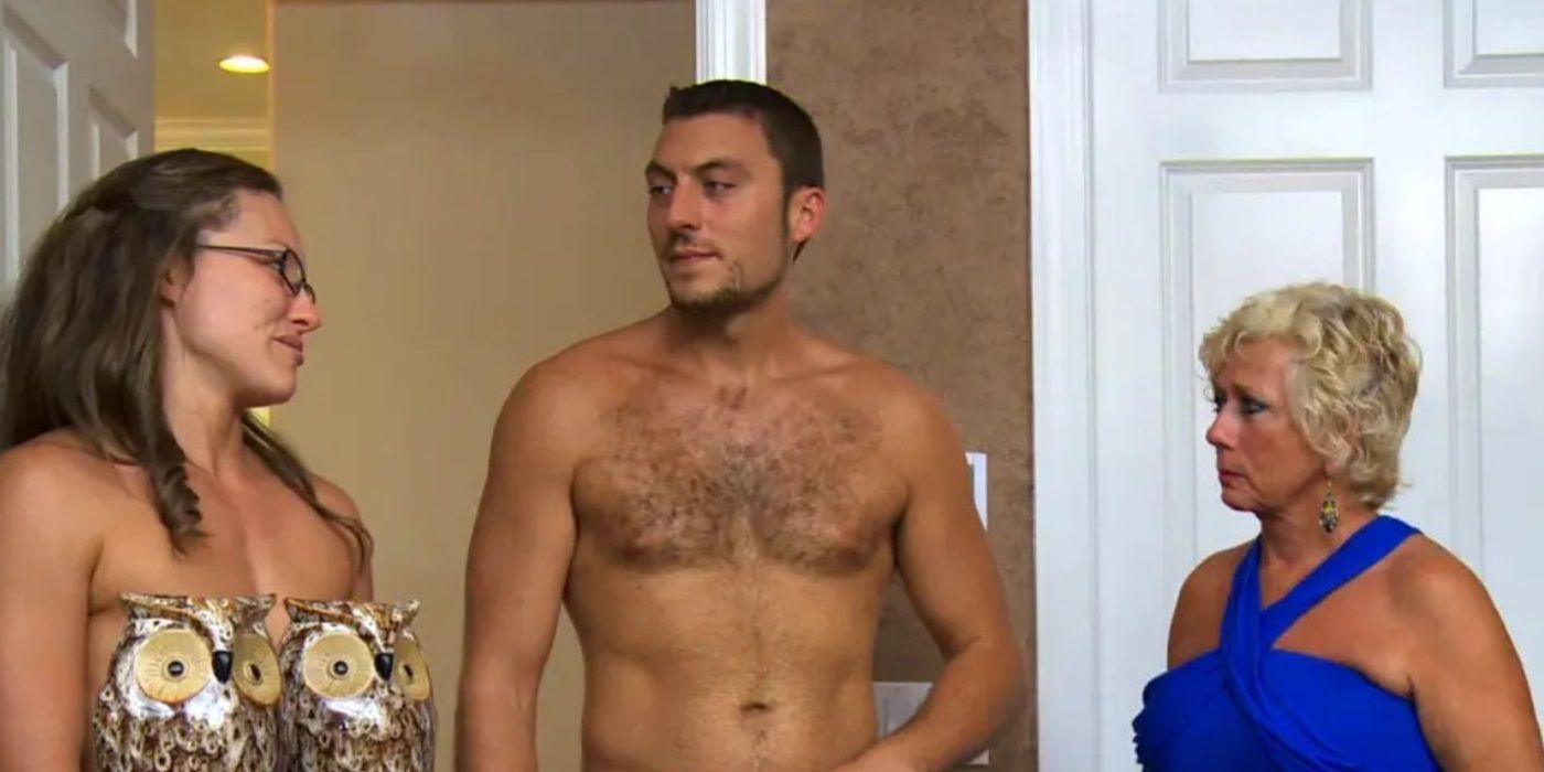 Nudists Mike and Hillary, with real estate agent Jackie Youngblood on &lsquo;Buying Naked&rsquo;
