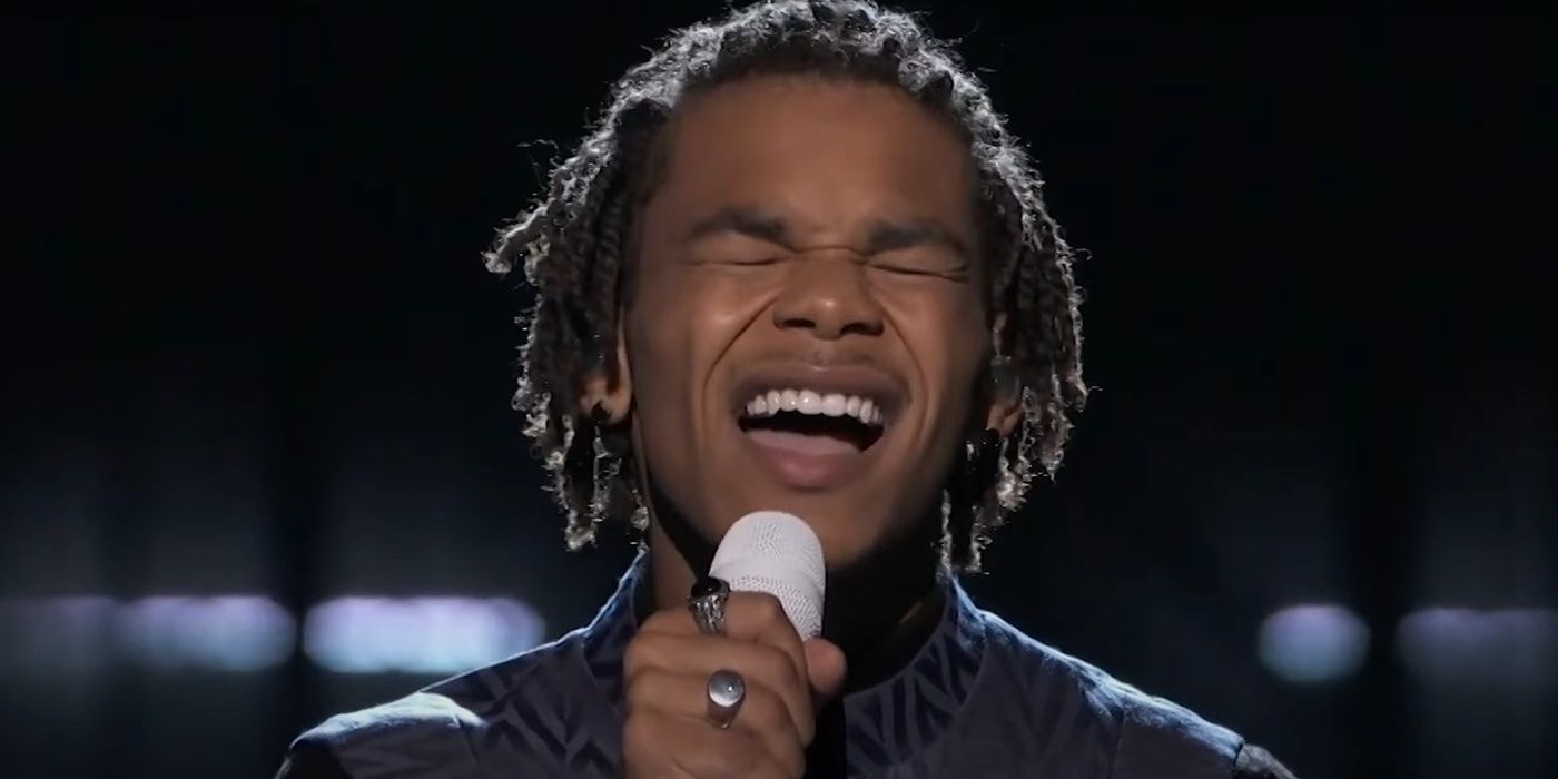 Cam Anthony, singing into the microphone, on Season 20 of The Voice