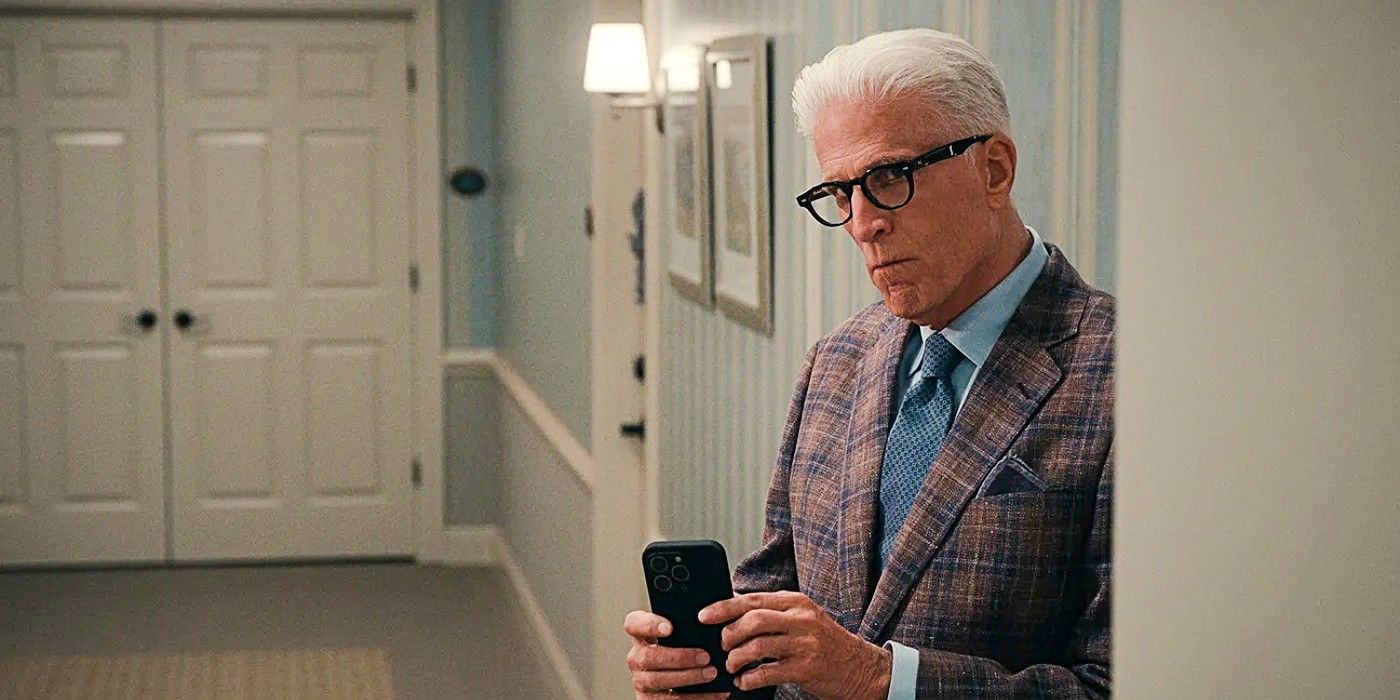 Charles Nieuwendyk (Ted Danson) covertly filming on his phone in 'A Man on the Inside'.