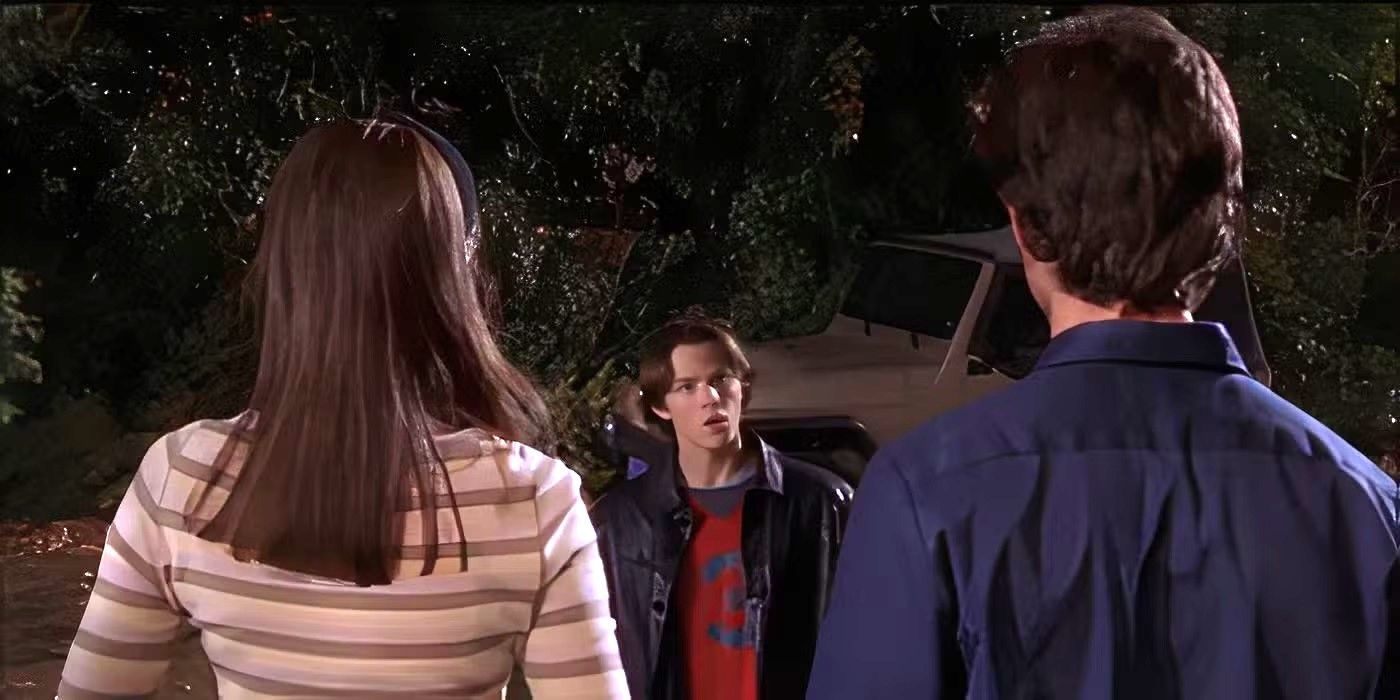 Jared Padalecki as Dean stares at Alexis Bledel as Rory and Milo Ventimiglia as Jess in Gilmore Girls.