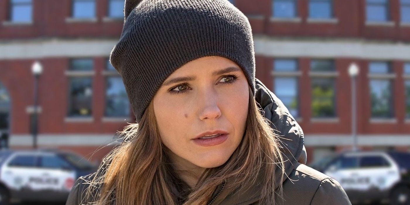 Det. Erin Lindsay (Sophia Bush) outside wearing a toque in 'Chicago P.D.'