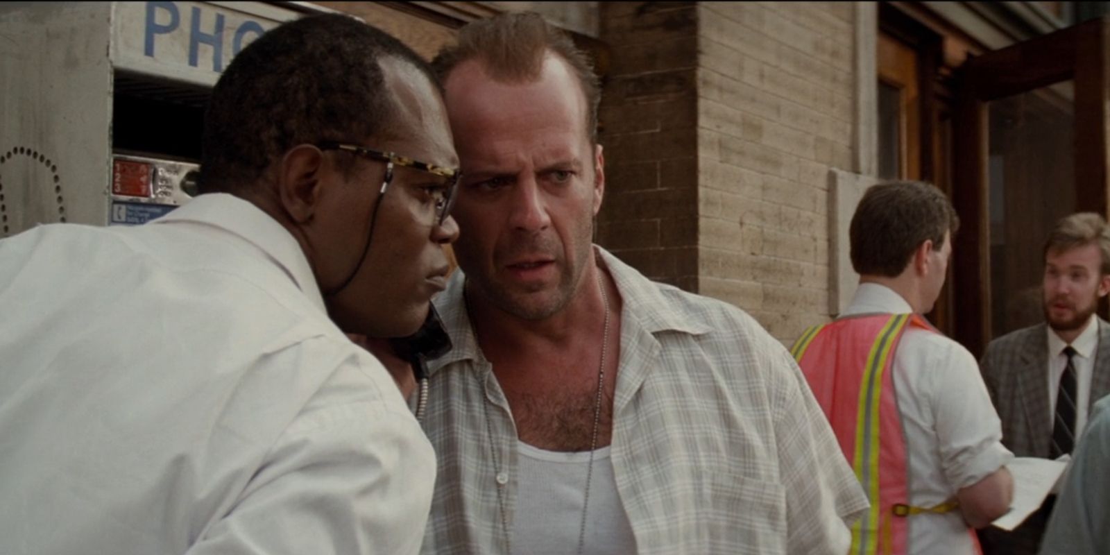 John McClane takes a phone call while Zeus listens in &lsquo;Die Hard with a Vengeance&rsquo;.