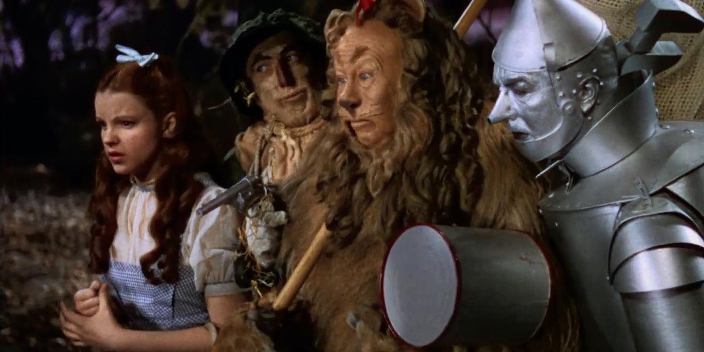 Dorothy (Judy Garland), Scarecrow (Ray Bolger), the Cowardly Lion (Bert Lahr) and the Tin Man (Jack Haley) approach the castle with weapons in hand in 'The Wizard of Oz'