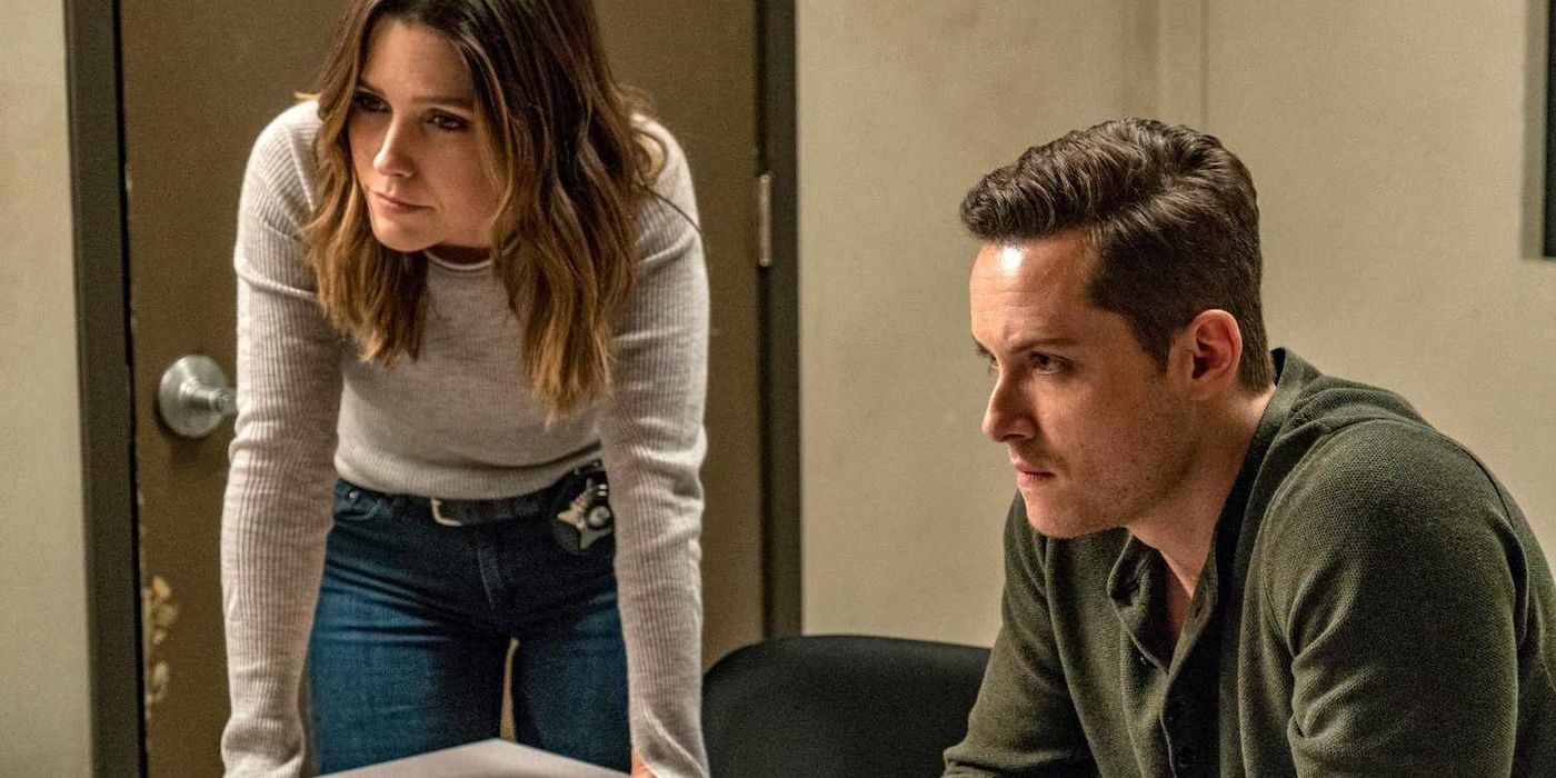 Detectives Erin Lindsay (Sophia Bush) and Jay Halstead (Jesse Lee Hoffer) ask the questions in 'Chicago P.D.'