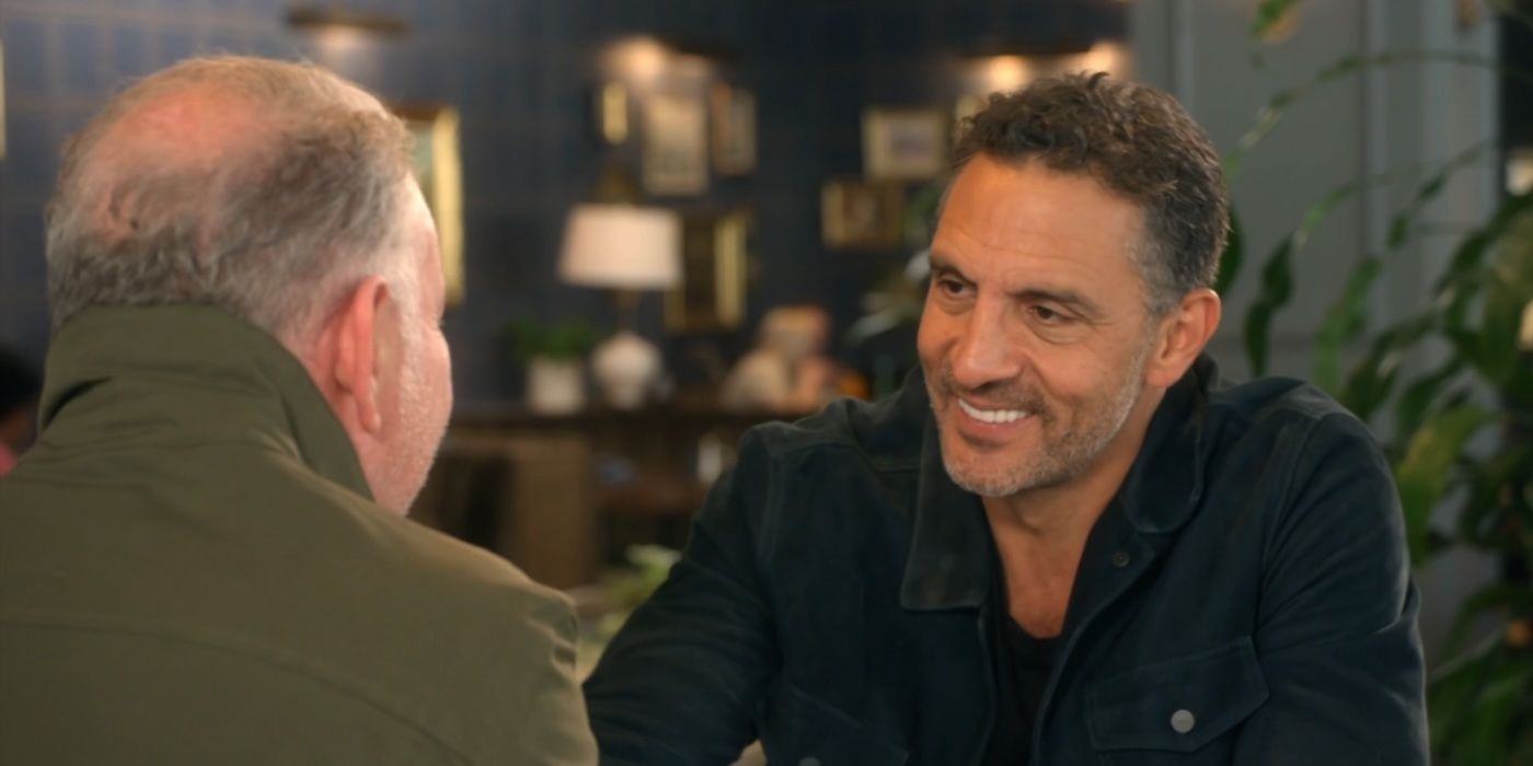 Mauricio Umansky and PK Kemsley chatting on 'RHOBH' Season 14