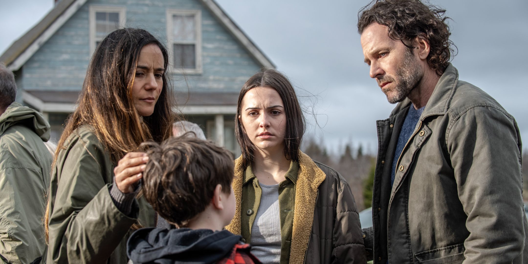 Hannah Cheramy as Julie, Catalina Sandino Moreno as Tabitha, Eion Bailey as Jim and Simon Webster as Ethan in From S3E9