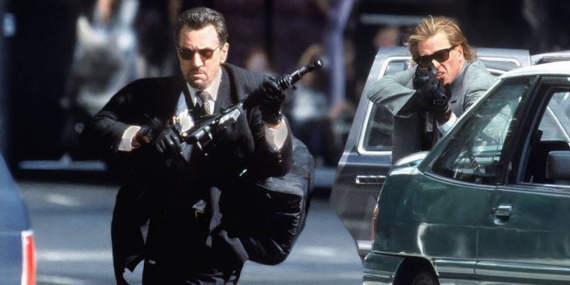 Robert De Niro and Val Kilmer as Neil McCauley and Chris Shiherlis running with weapons down the middle of a street in Michael Mann's Heat