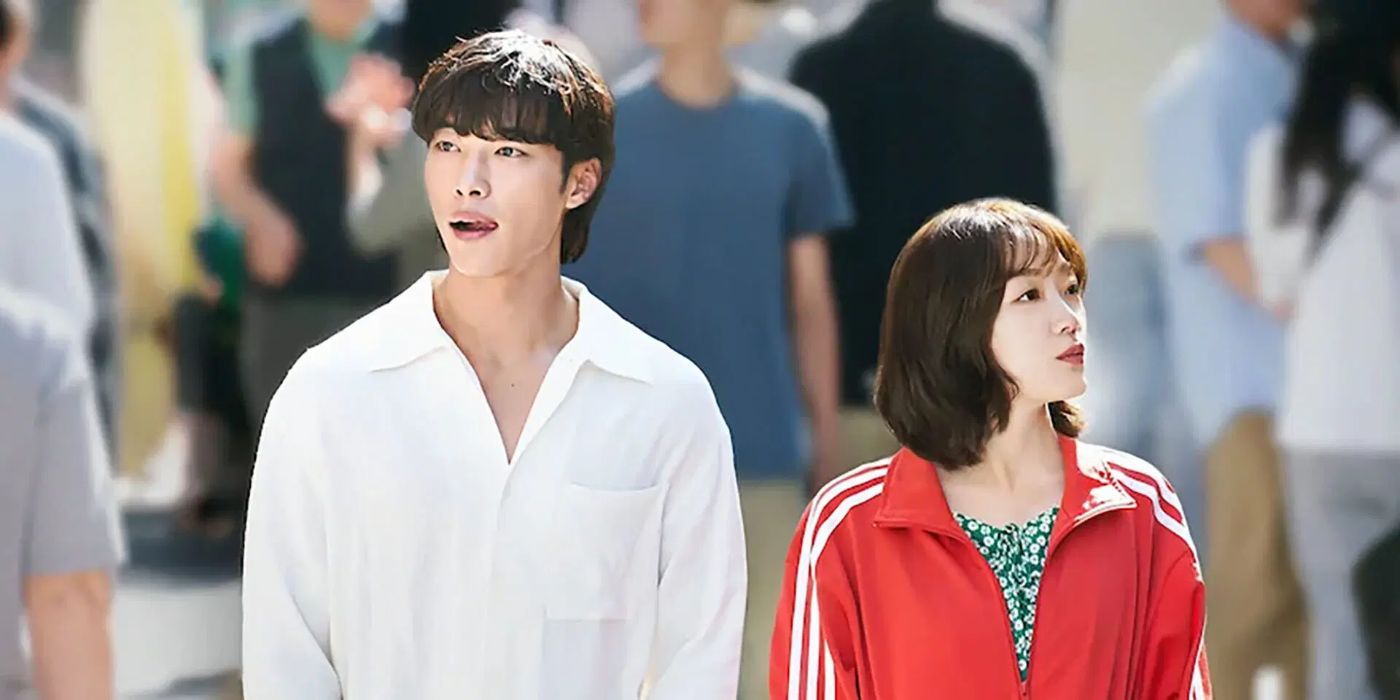 Hae Jo. (Woo Do-hwan) and Jo Jae-mi (Lee Yoo-mi) walking together looking opposite ways in Mr. Plankton.