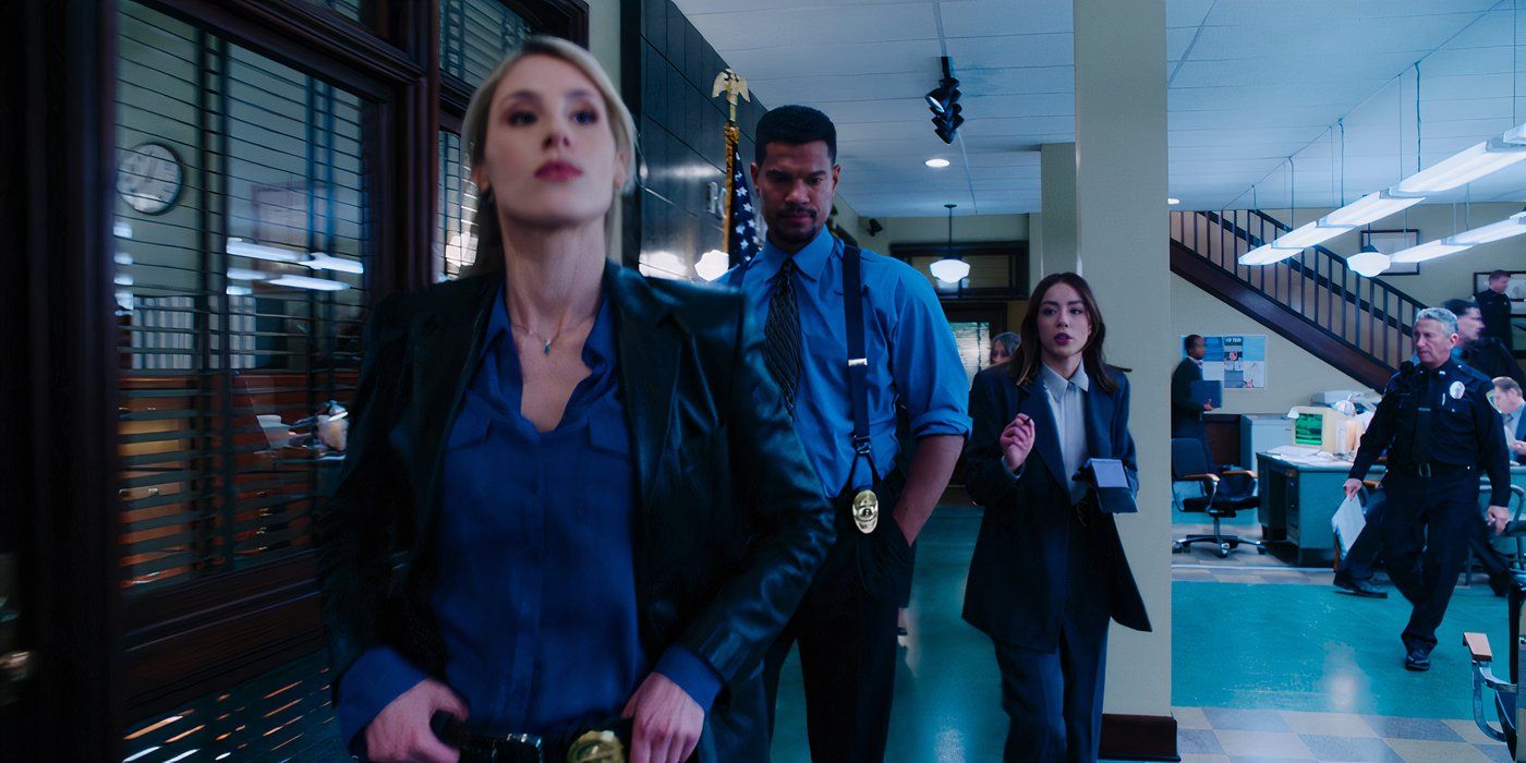 Los detectives Sarah Green (Lisa Gilroy), Myles Turner (Sullivan Jones) y Lana Lee (Chloe Bennet) investigan activamente los detalles del caso en 