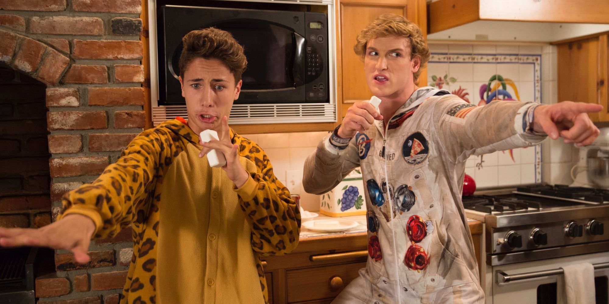Juanapa Zurita and Logan Paul dancing and singing in Airplane Mode (2019)