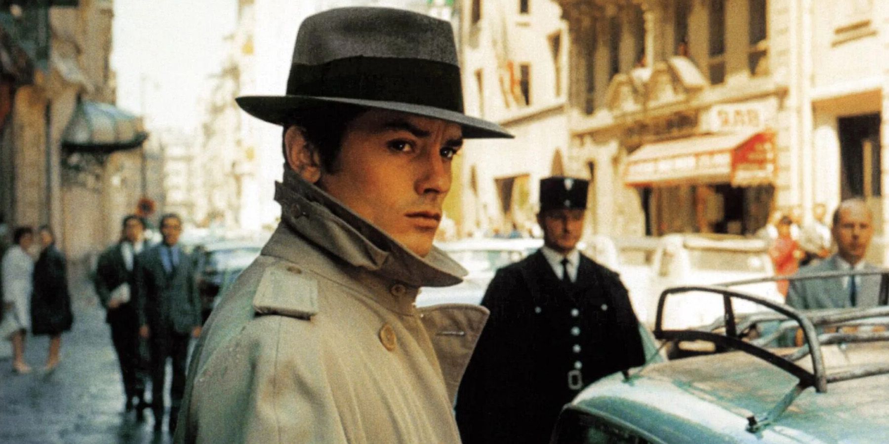 Jef Costello olarak Alain Delon Le Samourai'de Araba Arıyor