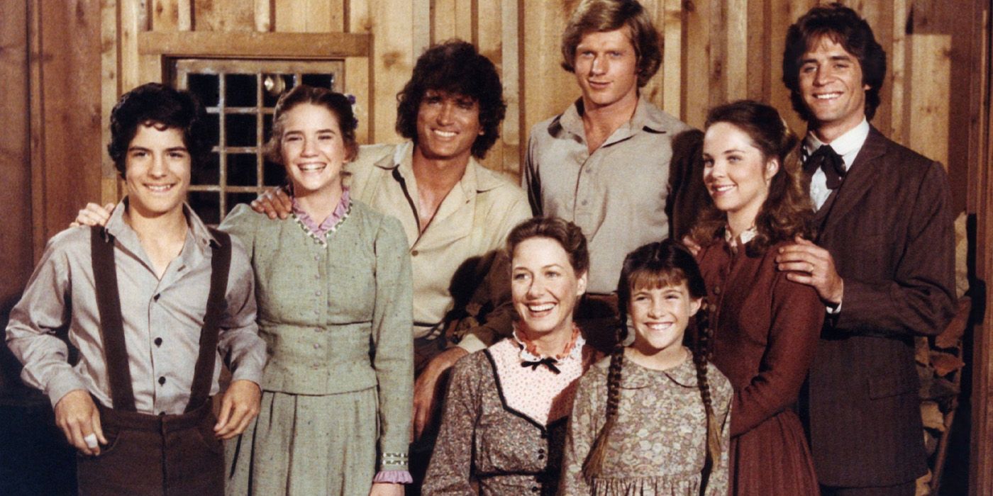 Matthew Labyorteau como Albert Ingalls, Melissa Gilbert como Laura Ingalls Wilder, Michael Landon como Charles Ingalls, Karen Grassle como Caroline Ingalls, Dean Butler como Almanzo Wilder, Lindsay Sidney como Carrie Ingalls Greenbush, Melissa Sue Anderson como Mary Ingalls Kendall y Linwood Boomer Adam Kendall en el set de 