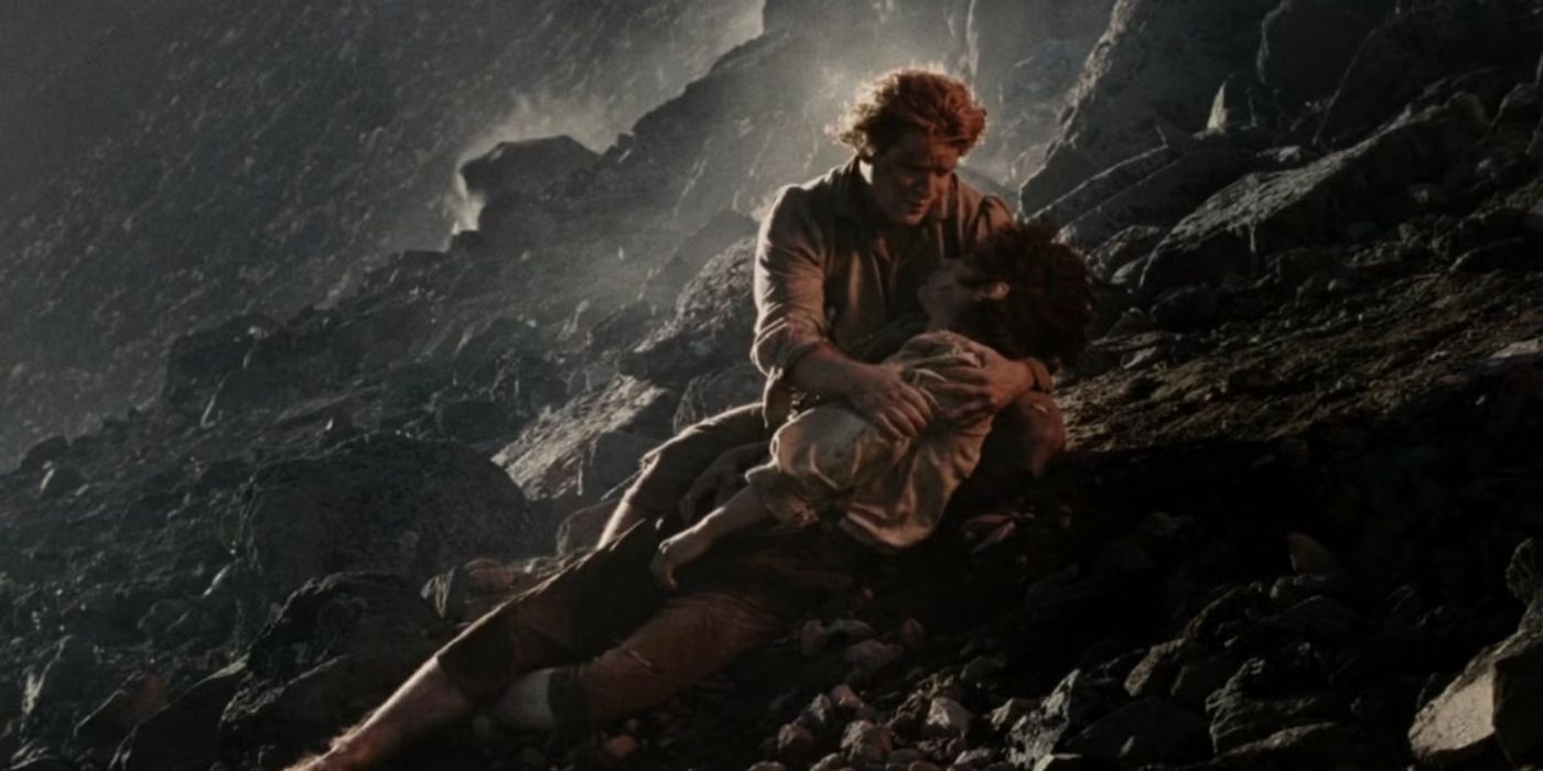 Sam, played by Sean Astin, holding Frodo, played by Elijah Wood, in &lsquo;The Lord of the Rings.'