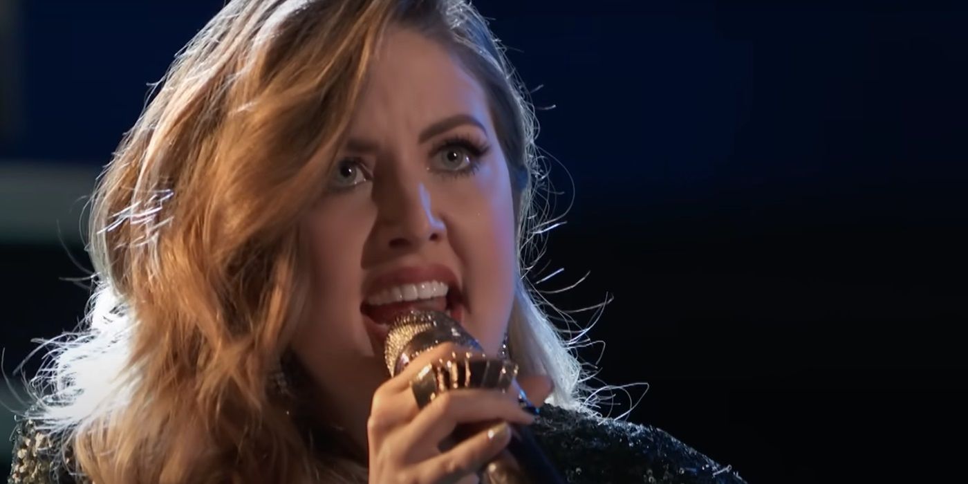 Maelyn Jarmon, singing into the microphone on Season 16 of The Voice