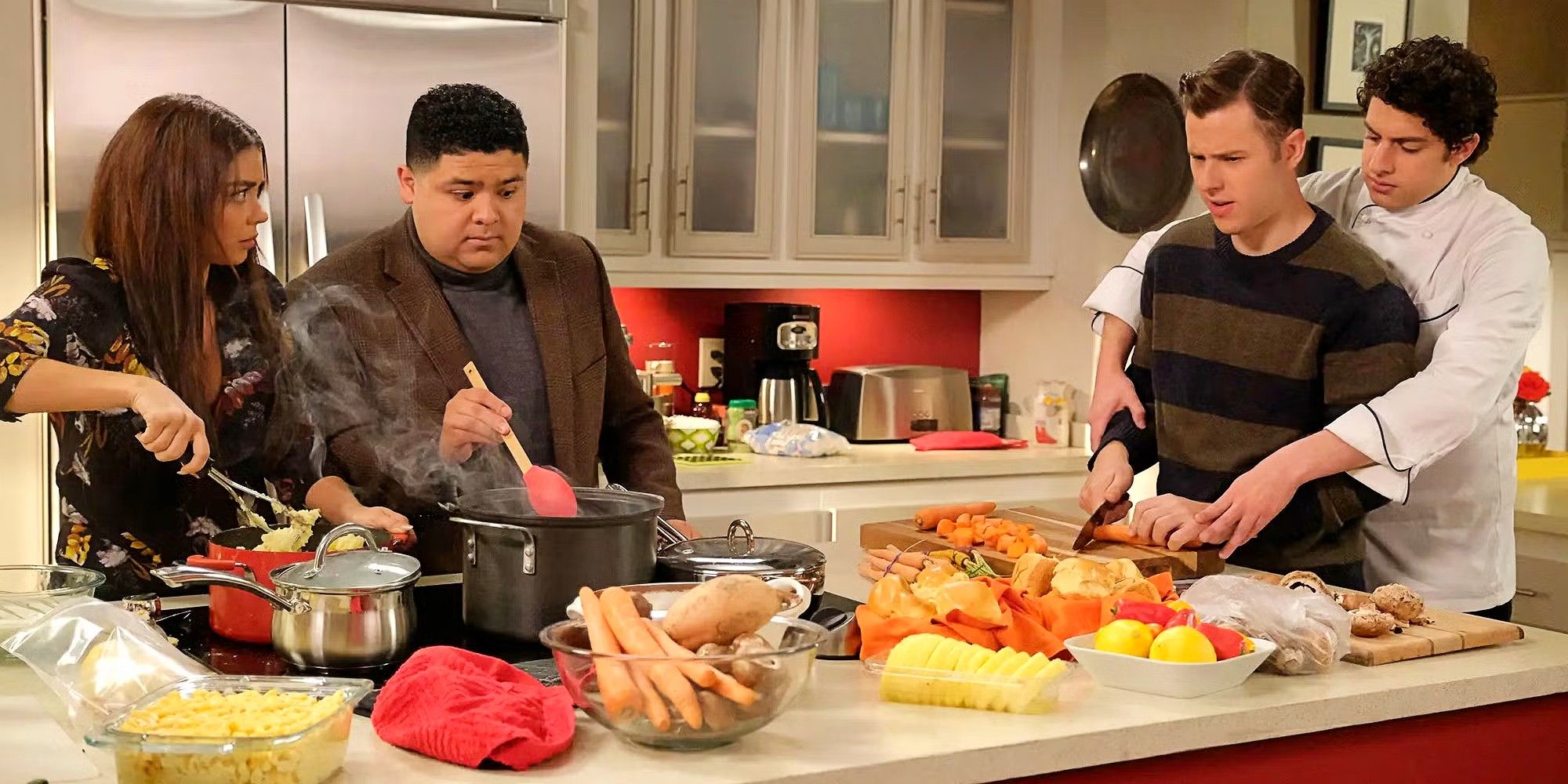 Hailey, Manny, Luke, and Alex&rsquo;s chef boyfriend cooking Thanksgiving dinner in Modern Family Season 11
