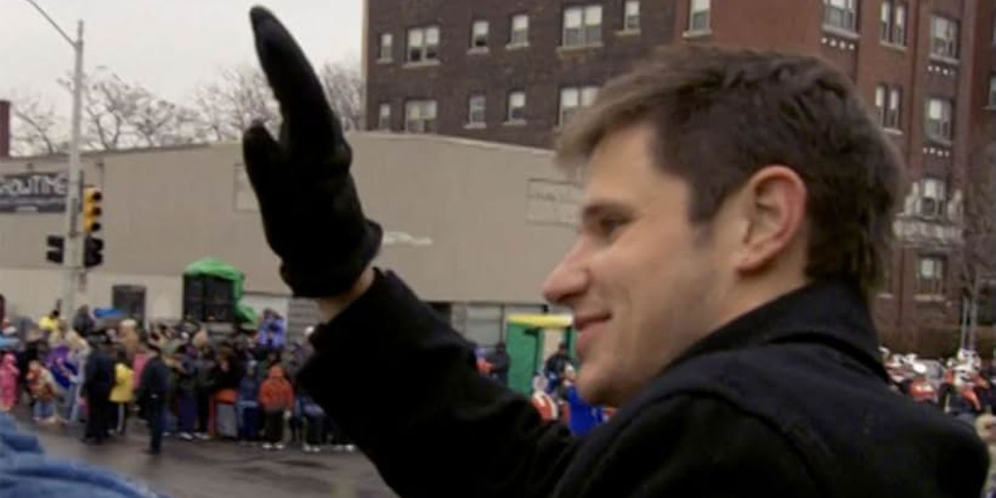 Nick Lachey waves as he rides on a float during a Thanksgiving parade on Newlyweds: Nick and Jessica.
